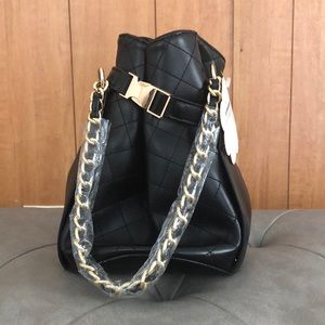 Little cutie black bucket bag !